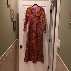 Stunning size 8 Vintage Floral Dress — UNIQUE!